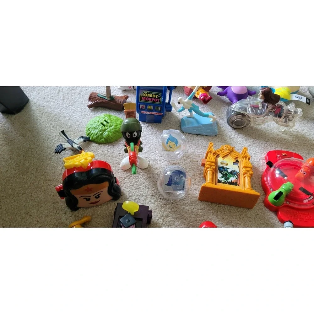 Huge Lot (92) of Vintage Mostly McDonalds Toys! Disney, & More‎
